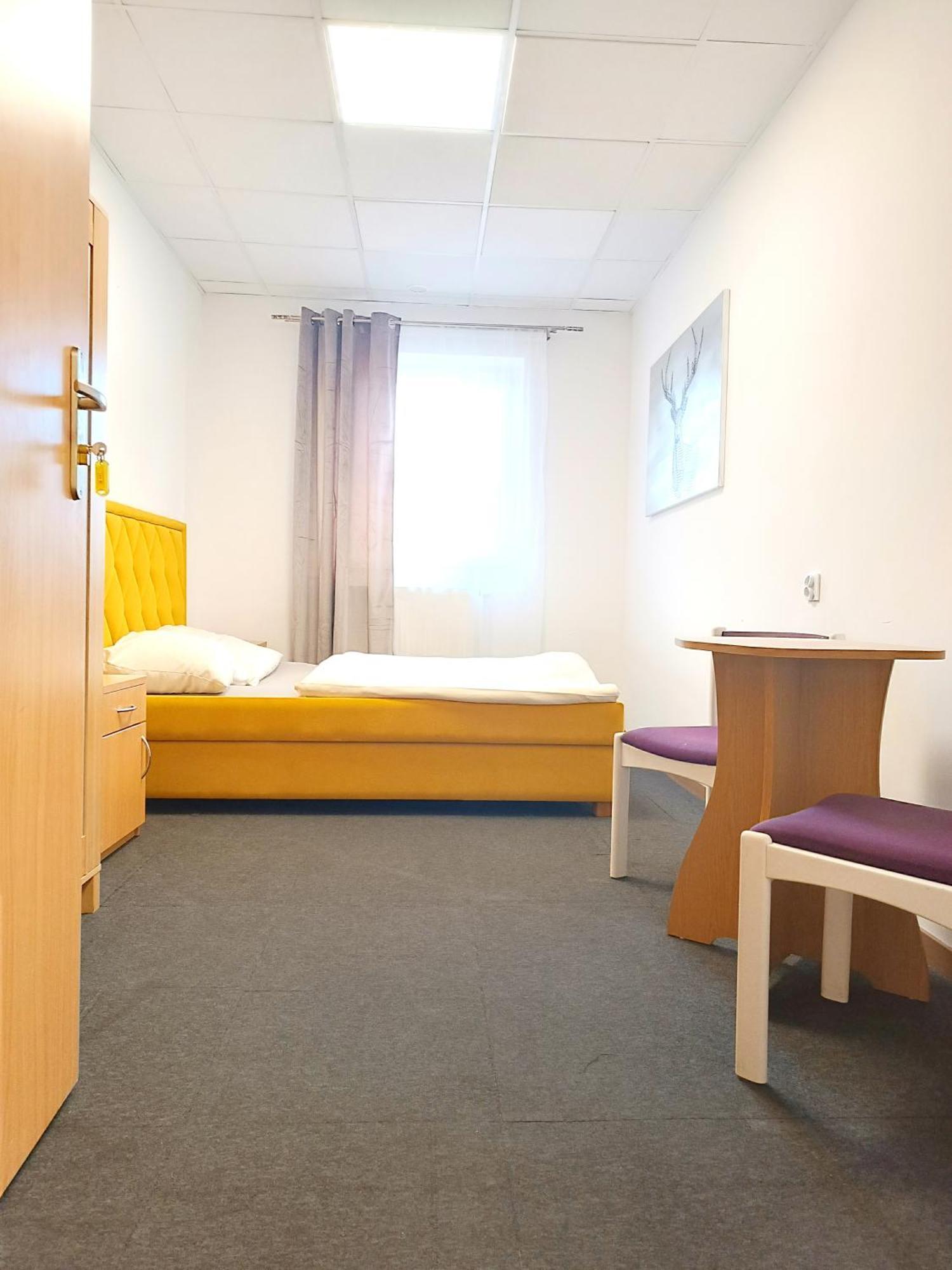 Hostel Krosnienska 12 Zielona Góra Buitenkant foto