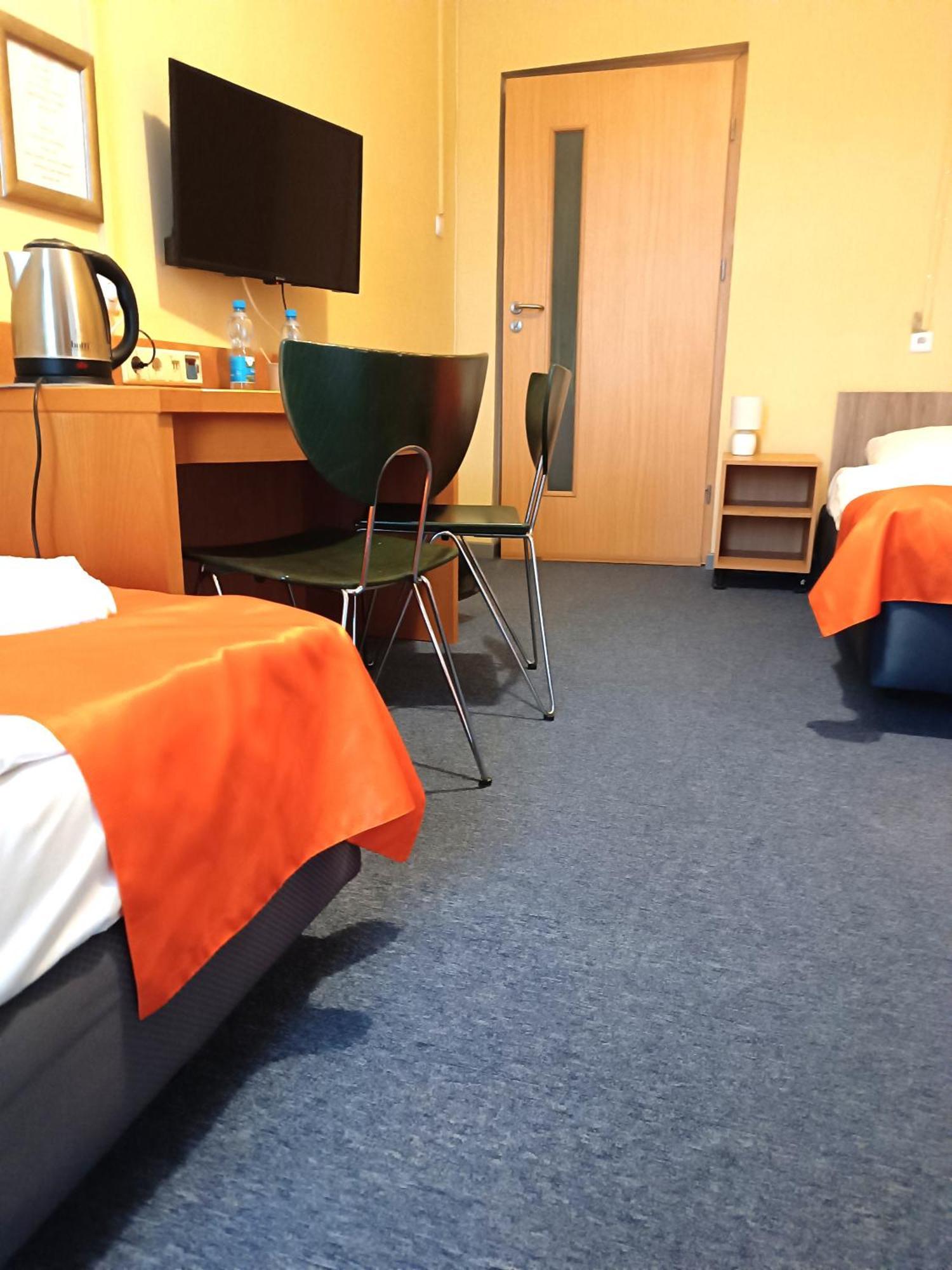 Hostel Krosnienska 12 Zielona Góra Buitenkant foto