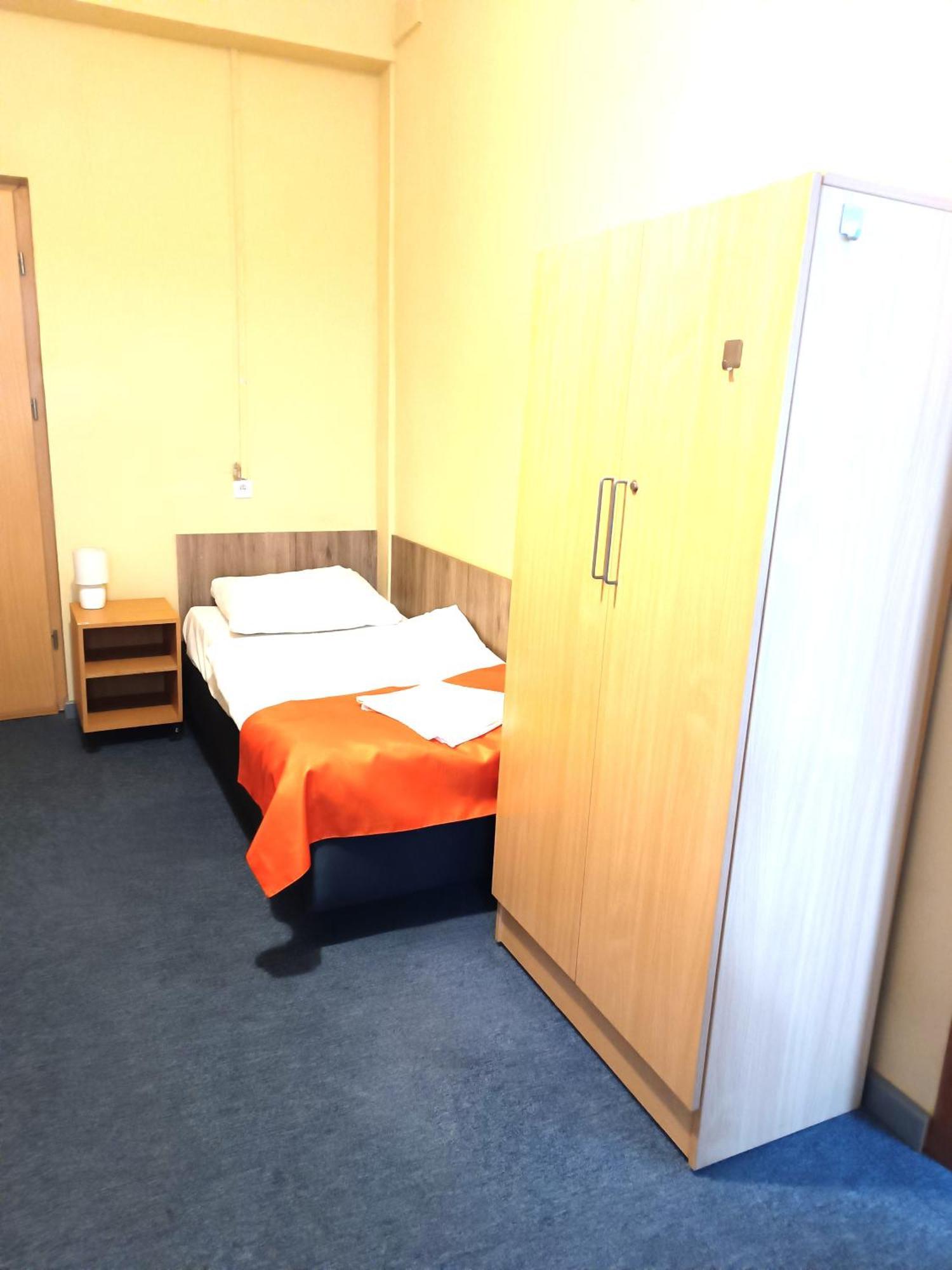 Hostel Krosnienska 12 Zielona Góra Buitenkant foto
