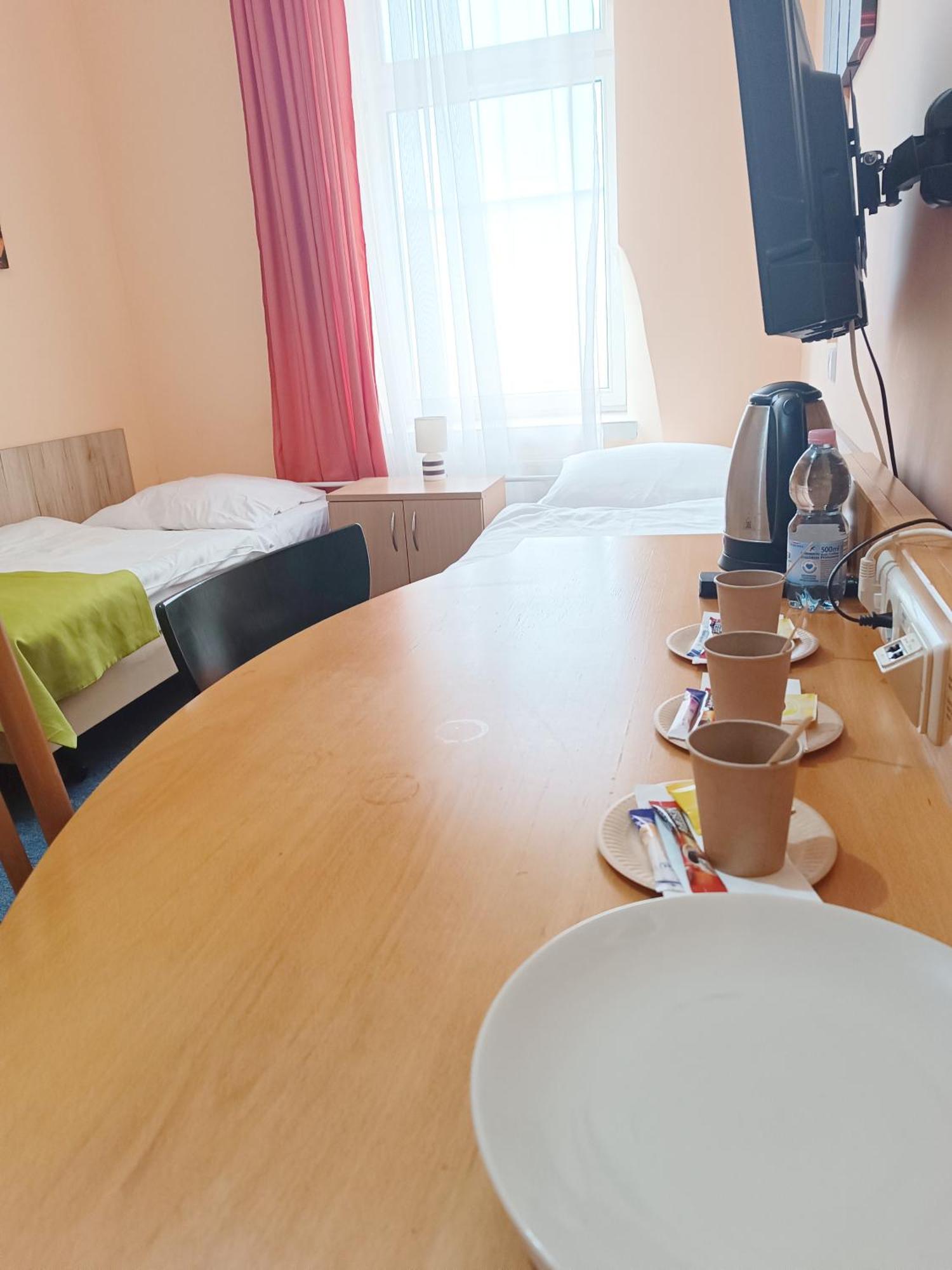 Hostel Krosnienska 12 Zielona Góra Buitenkant foto