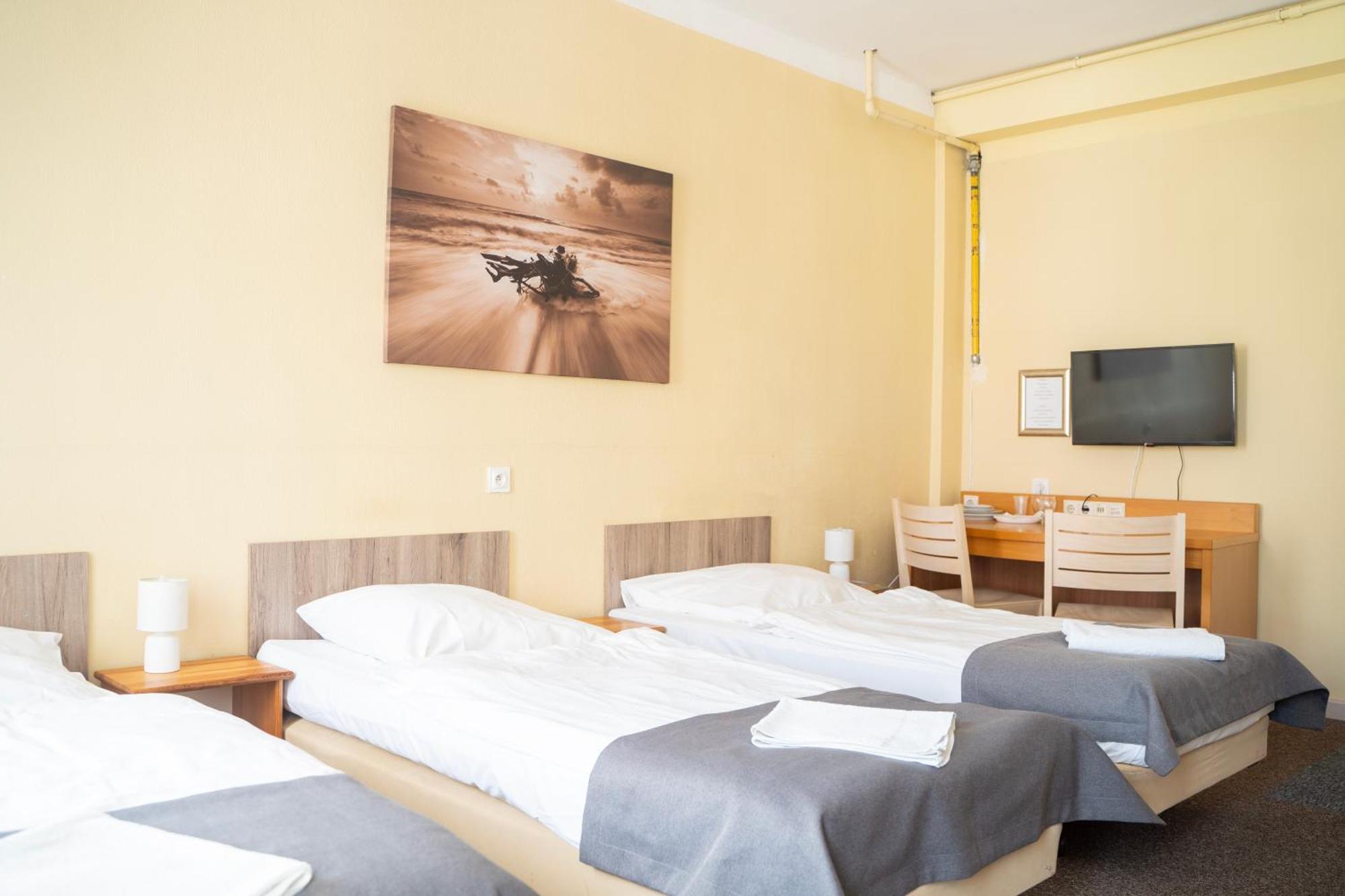 Hostel Krosnienska 12 Zielona Góra Buitenkant foto