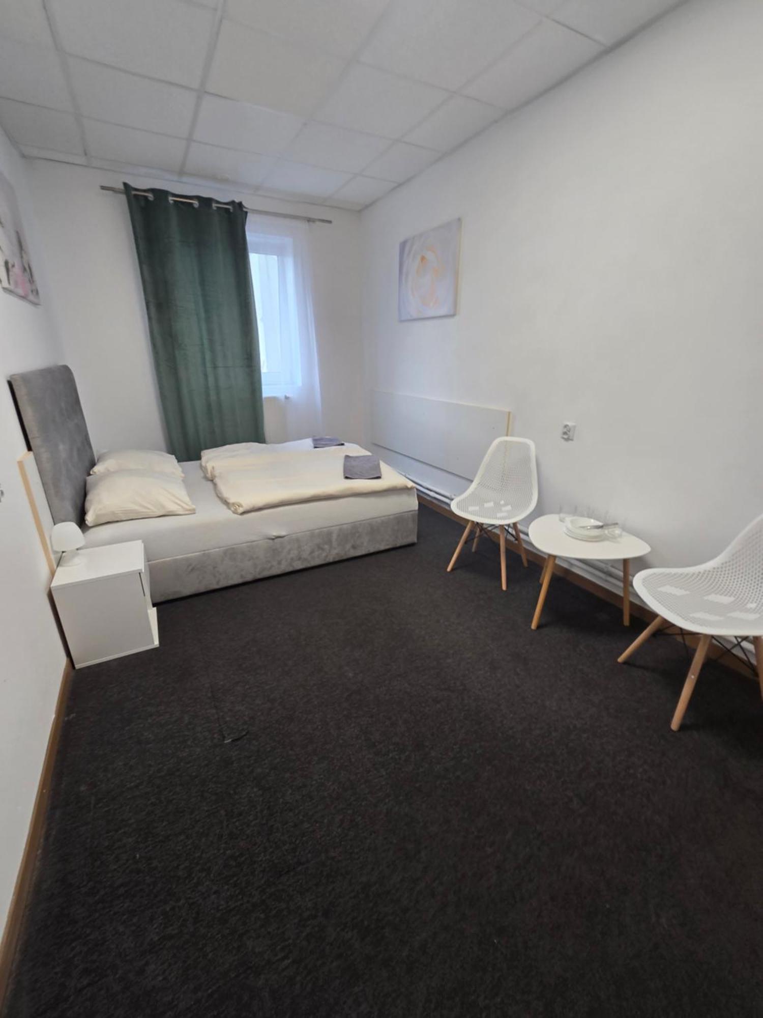 Hostel Krosnienska 12 Zielona Góra Buitenkant foto