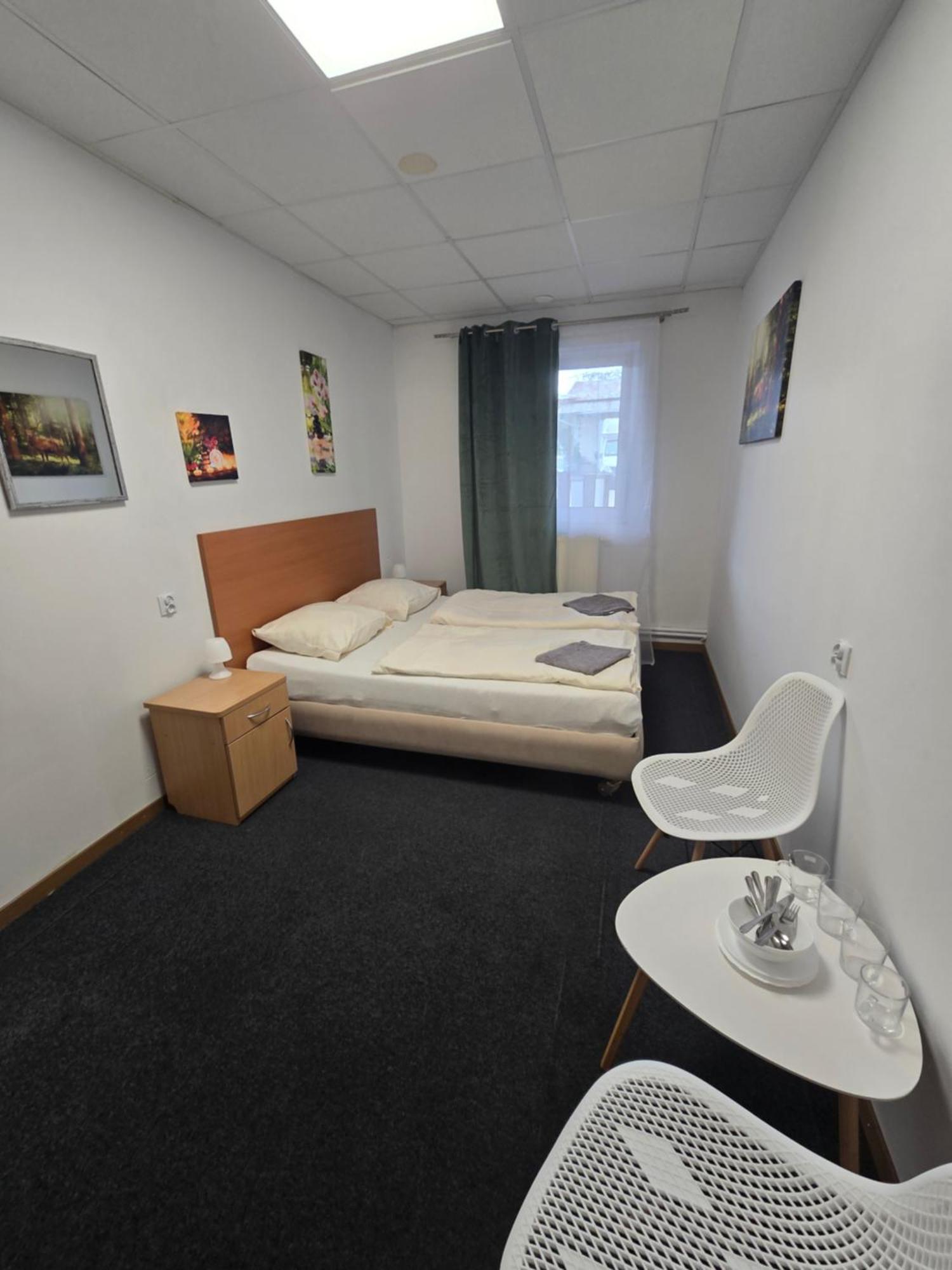 Hostel Krosnienska 12 Zielona Góra Buitenkant foto