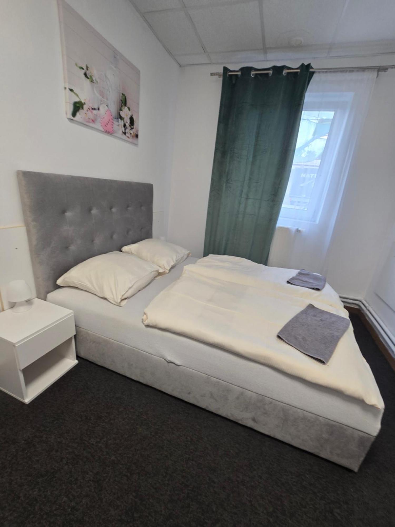 Hostel Krosnienska 12 Zielona Góra Buitenkant foto