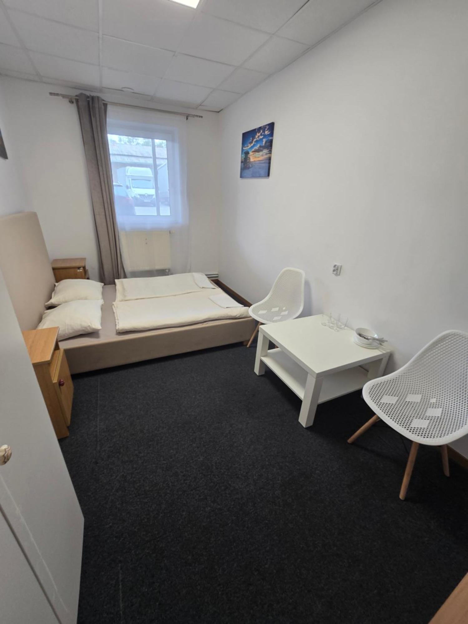 Hostel Krosnienska 12 Zielona Góra Buitenkant foto