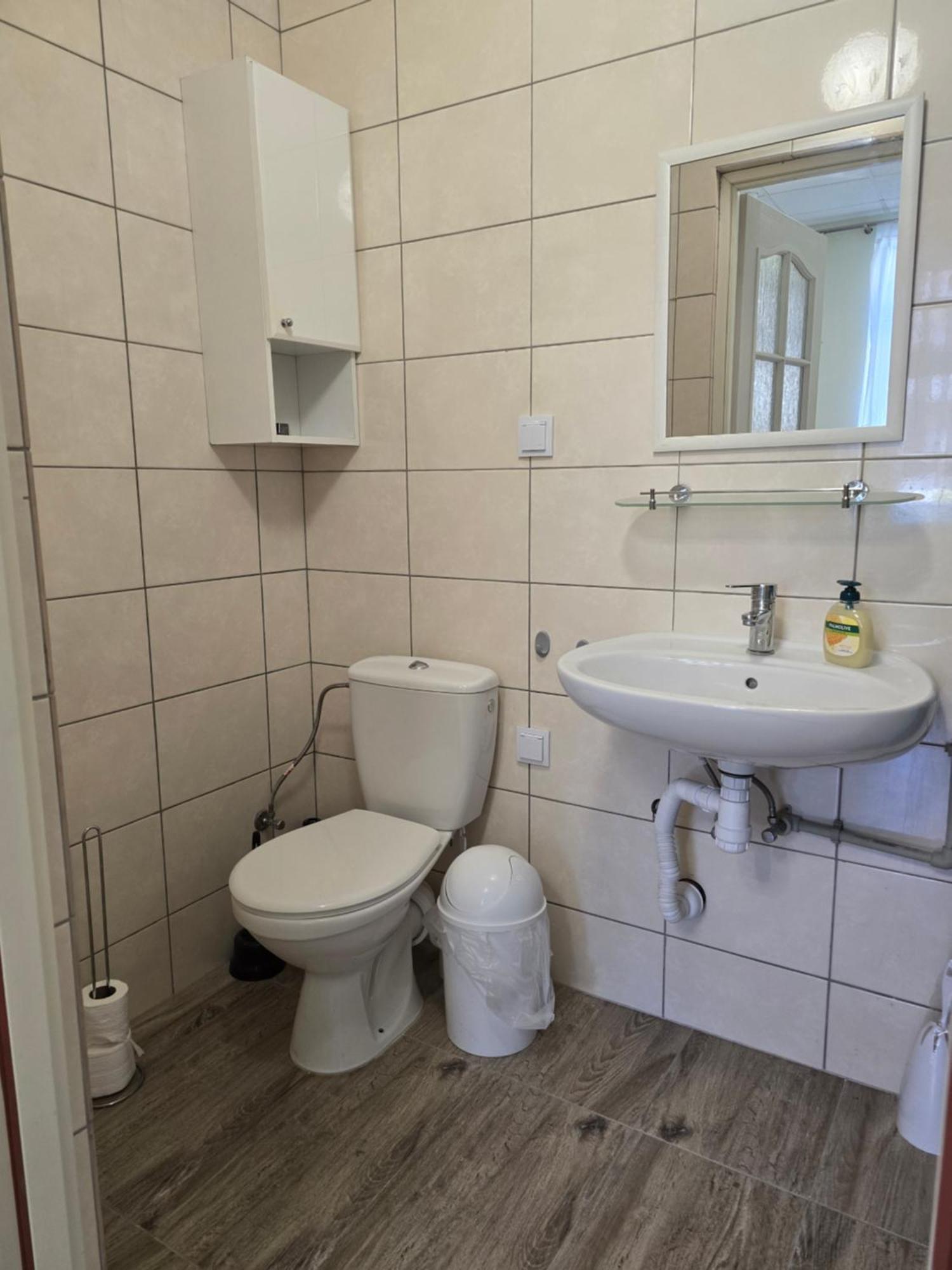 Hostel Krosnienska 12 Zielona Góra Buitenkant foto